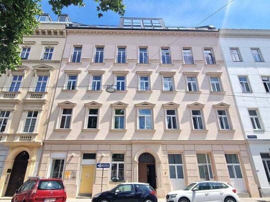 ***Wohnungspaket- bestehend aus 4 Ferienwohnungen, einem Büro + Lager in bester Lage von 1020 Wien! Perfekt geeignet zu…