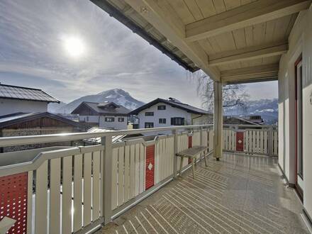 Helle sehr großzügige 4-Zimmer Wohnung mit sonnigem Balkon und perfekter Aussicht