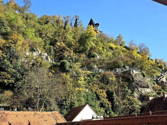 * * * MODERNE CITY-WOHNUNG AM FUSSE DES SCHLOSSBERG mit DIREKTEM UHRTURM-BLICK * * *