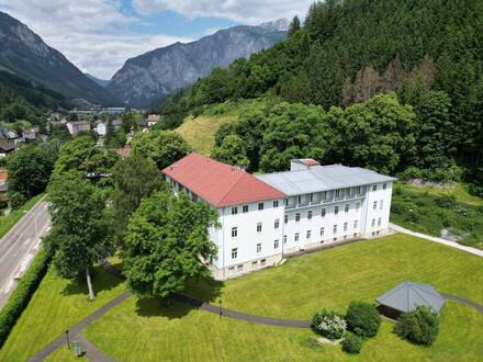 4.100 m² Nutzfläche auf 29.000 m² Grundstück und Huberschraubernotlandeplatz im Bezirk Leoben