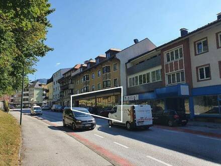 Große und auffällige Geschäftsfläche direkt an der Hauptzufahrtsstraße ins Stadtzentrum!