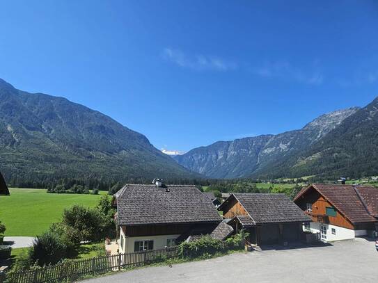 Lichtdurchflutete Wohnung mit traumhaftem Dachsteinblick und großen Balkonen