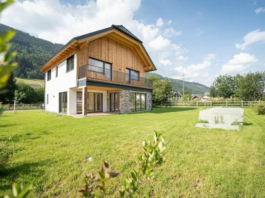 Attraktives Neubau-Einfamilienhaus im Erstbezug mit Carport und großzügigem Grundstück