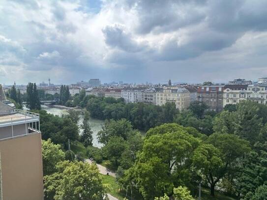 3 Zimmer Dachgeschosswohnung mit Blick über die Stadt