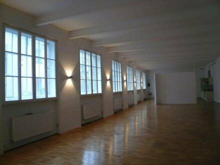 7, 220m2 echtes Loft mitten im Siebten