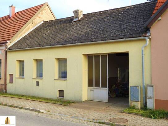 Renovierungsbedürftiges und dennoch charmantes Landhaus mit uneinsichtigem, begrüntem Innenhof in Palterndorf!