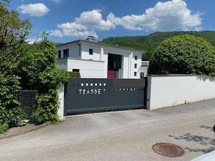 Moderne Villa am südlichen Stadtrand Salzburg`s - einzigartig - XXL Garage für Automobile LIebhaber