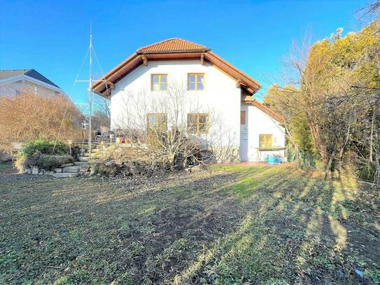 Gelegenheit! Helles Einfamilienhaus mit Terrasse, Balkon, großem Garten, Wohnkeller und Weinkeller