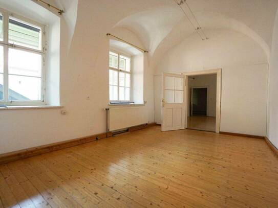 FROHNLEITEN Hauptplatz- Große 3-Zimmer-Wohnung mit 77m² Veranda, Parkplatz