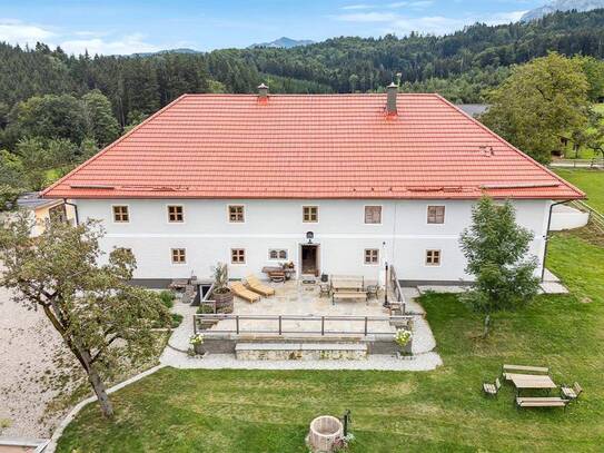 PANORAMABLICK ZUM VERLIEBEN!Traditioneller Vierkanthof in Premium-Alleinlage - Nähe Gmunden!