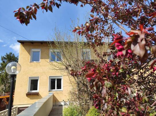 Etagenwohnung in Zweifamilienhaus mit Gartenanteil zum Mieten