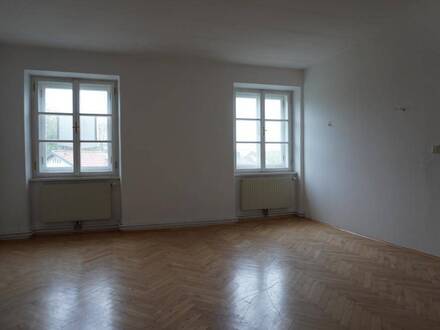 3 Zimmer Wohnung mit Altbau-Charakter zu vermieten!