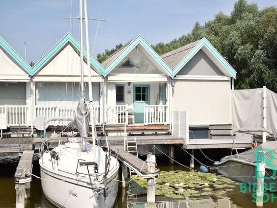 Das Leben genießen - direkt am Wasser! Badehaus mit Seezugang und Bootsanlegestelle!