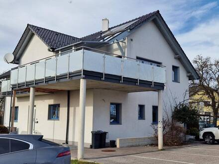 TERRASSENWOHNUNG MIT GARTENANTEIL UND DOPPELCARPORT