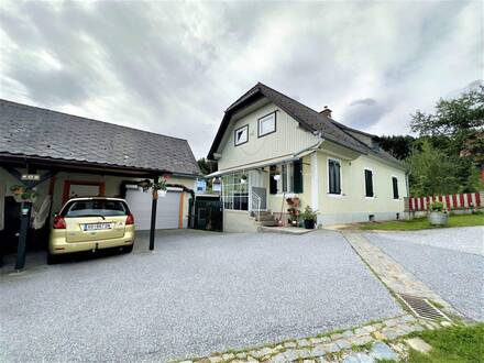 SCHNÄPPCHEN!! NEUER PREIS - STARK REDUZIERT WEGEN KRANKHEIT!! Einfamilienhaus mit Carport und großem Grundstück!