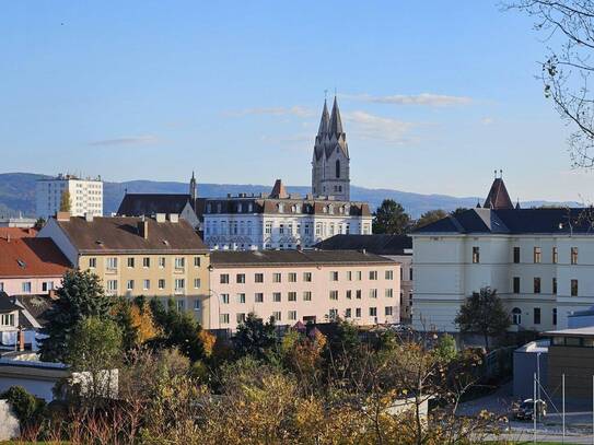 Moderne Eigentumswohnung mit traumhafter "Wintergarten-Loggia" und Tiefgaragen-Stellplatz