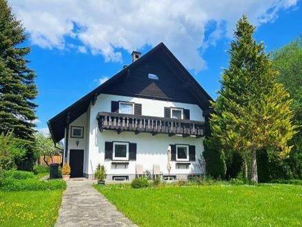 Idyllisches Familienhaus mit großem Grund - Ruhelage am Bach