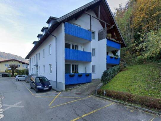 GERÄUMIGE WOHNUNG MIT TRAUMHAFTER AUSSICHT IN WUNDERSCHÖNER LAGE