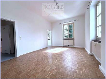 **Kleine feine sanierte Wohnung** in ruhiger Lage nahe Ortskern, Wohnraum, 1 SZ, Bad, WC, Parkplatz.