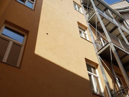 Vermietete Wohnung im sanierten Altbau mit Lift und Balkon - nähe Elterleinplatz