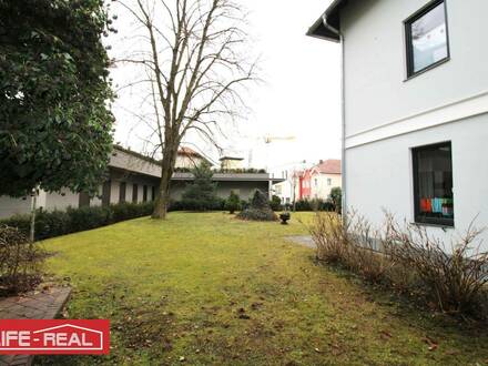 Stadtnaher, großzügiger Wohntraum mit Garten und Wintergarten