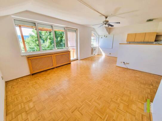 Schöne 4 Zimmer Wohnung mit Balkon und Garage