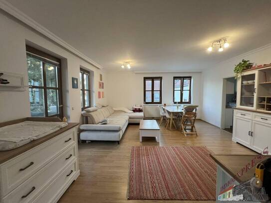 Reserviert! Pärchentraum! Perfekte Ruhe- Lage, PKW Abstellplatz, Balkon und Keller!