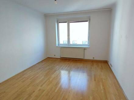 Privat! 78 m² 3- Zimmerwohnung in bester Lage im 8. Bezirk