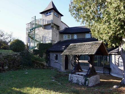 Schloss-Anteil mit viel Charme in zentraler Stadtlage