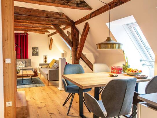 Stilvolles Wohnen in denkmalgeschützter Dachgeschosswohnung in Volders