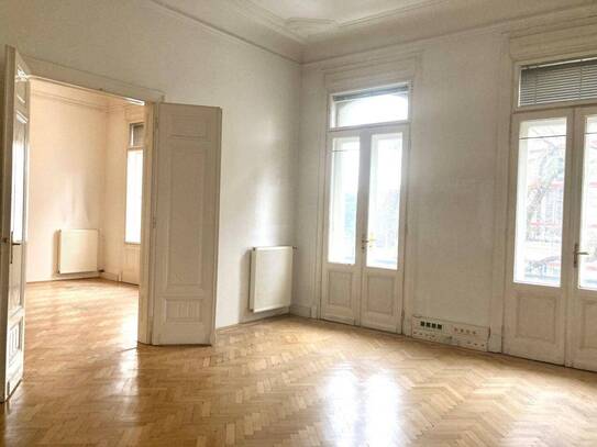 Zentrumsnahes Altbaubüro mit 2 kleinen Balkonen nahe U4/Karlsplatz! 1040!