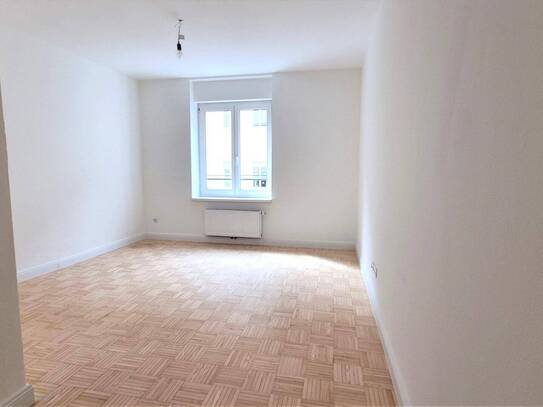 Neuer Kaufpreis! Sorgfältig saniertes Altbau-Juwel mit Balkon!