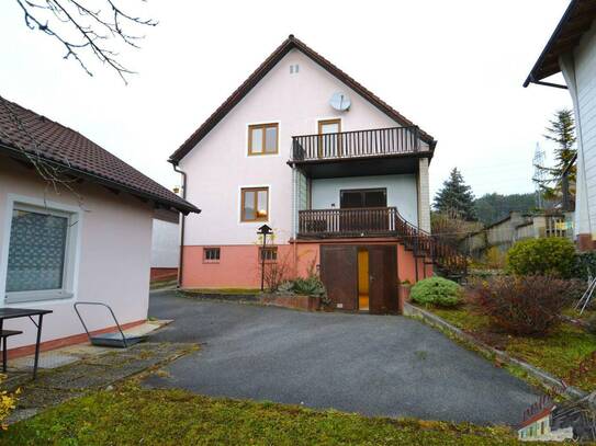 Einfamilienhaus mit 3 Garagen und Fernblick