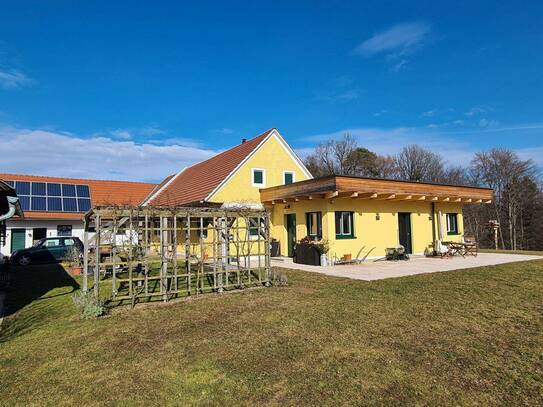 Rarität - Ästhetischer Bauernhof mit modernem Zubau in Alleinlage auf einem Plateau mit Scheibengrund und Waldgrundstüc…