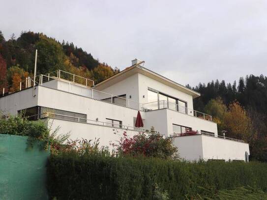 Traumhafte Terrassenwohnung in Aussichtslage mit großem Garten!