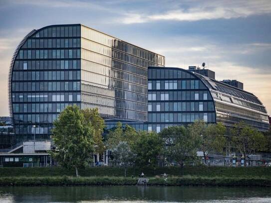 BÜROS IM RIVERGATE mit tollem AUSBLICK!