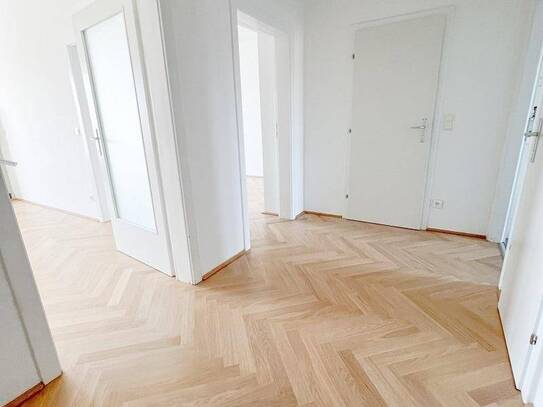 Helle, neu sanierte Dachgeschoßwohnung mit Loggia und Terrasse in Oberdöbling - TOP Infrastruktur!