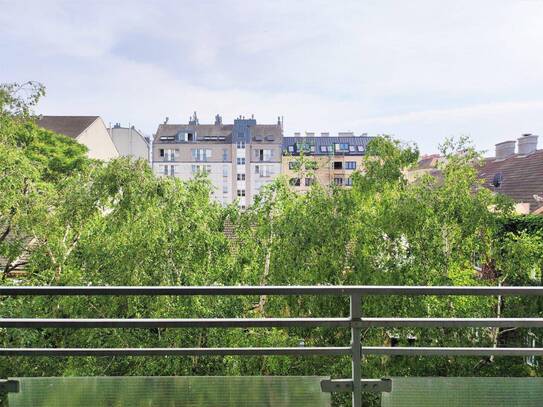 HOFSEITIGER BALKON: 3-Zimmer Wohnung im 4.Liftstock