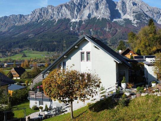 Großes Wohnhaus mit Einliegerwohnung, Wintergarten u. Terrasse! Herrlicher Grimmingblick!