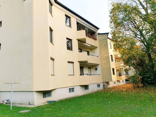 Schöne 3 Zimmerwohnung mit Loggia + Tiefgaragenplatz!