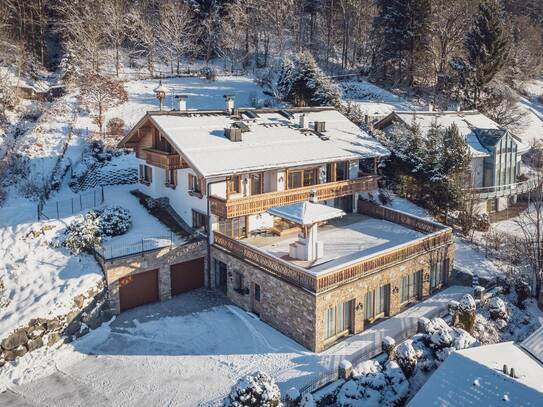 Villa im edlen Stil in sehr sonniger Hanglage
