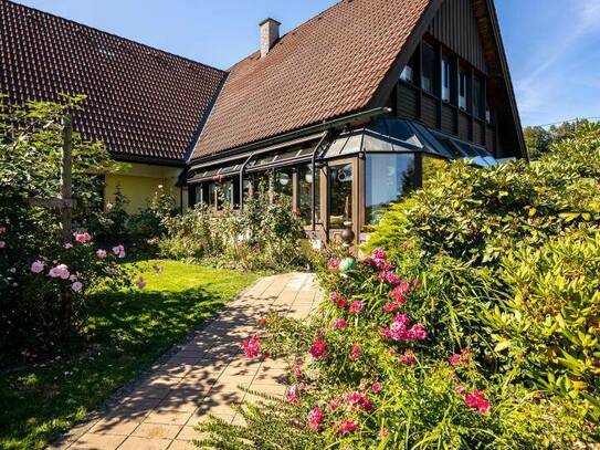 8551: Luxuriöses Landhaus mit Indoor Pool und 3500m² Garten in der Weststeiermark zu verkaufen!