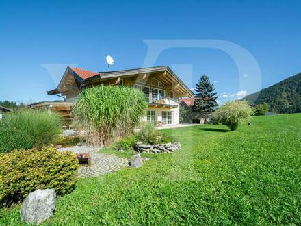 Sonnenverwöhntes Landhaus mit Einliegerwohnung und traumhaften Bergpanorama