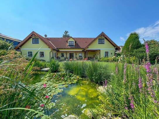 Hochwertige Villa im Landhaus-Stil in ausgezeichneter Lage