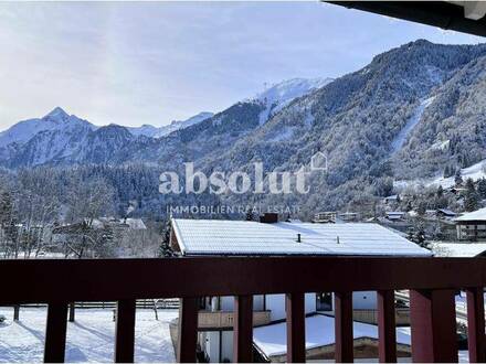 Schöne, gepflegte Penthouse-Wohnung mit 2 Schlafzimmern in guter Lage in Kaprun. Kitzsteinhornblick!