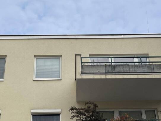 4 Zimmer Terrassenwohnung mit 3 Garagen in BESTLAGE