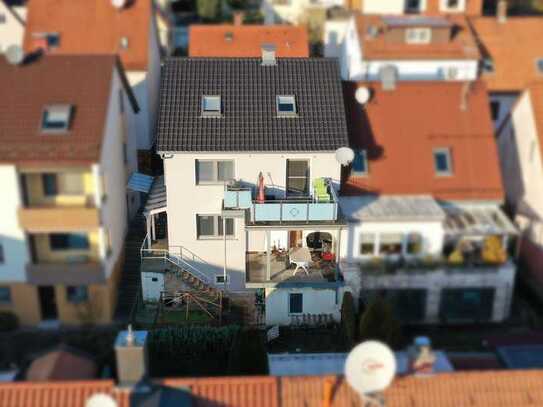 Zentrumsnahe Doppelhaushälfte, kernsaniert, 2 Balkone, Schlossblick, zu verkaufen