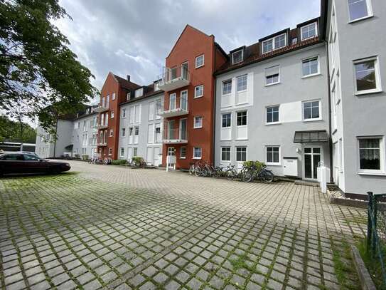 großräumige 1-Zimmer Wohnung mit sonnigem Balkon