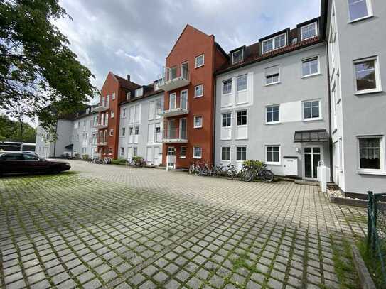 großräumige 1-Zimmer Wohnung mit sonnigen Balkon