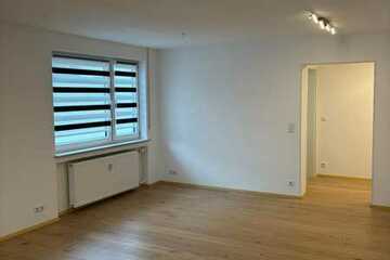 Vollständig renovierte 3-Zimmer-Wohnung mit Balkon und Einbauküche in Magstadt